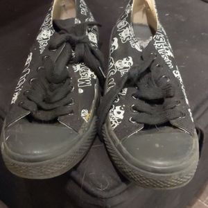 Size 5 mens misfits shoes